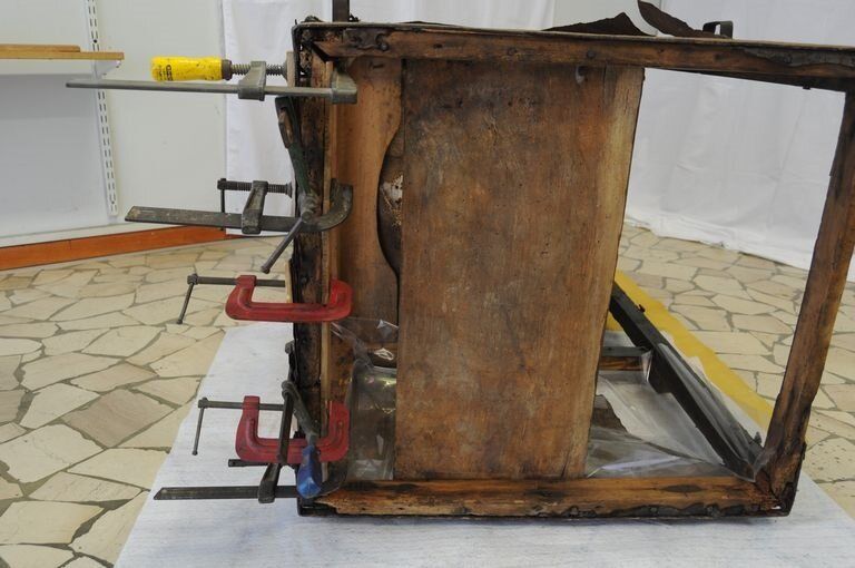 portantina seicentesca durante il restauro, risanamento frattura - ph.: Federica Romagnoli - Studio di restauro